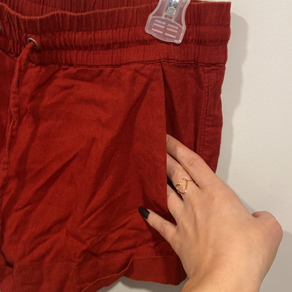 Red shorts - Picture 3 of 4